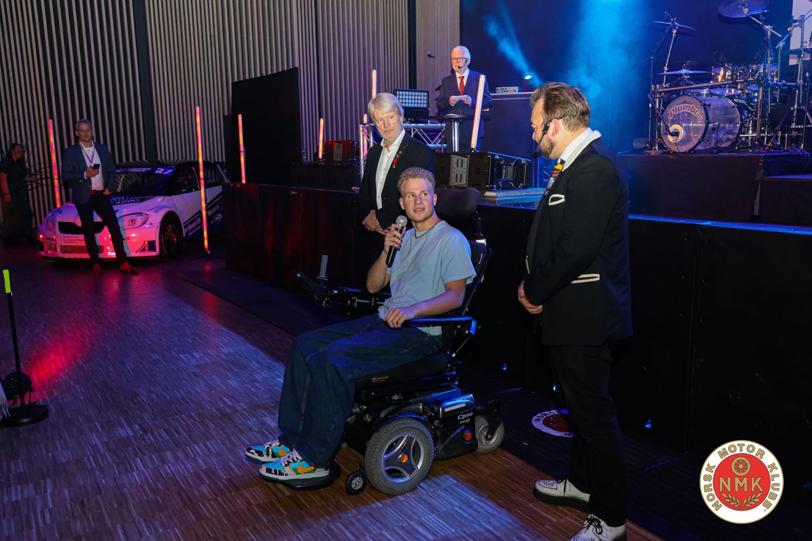 Elliot tok i mot medaljen til Pål Anders